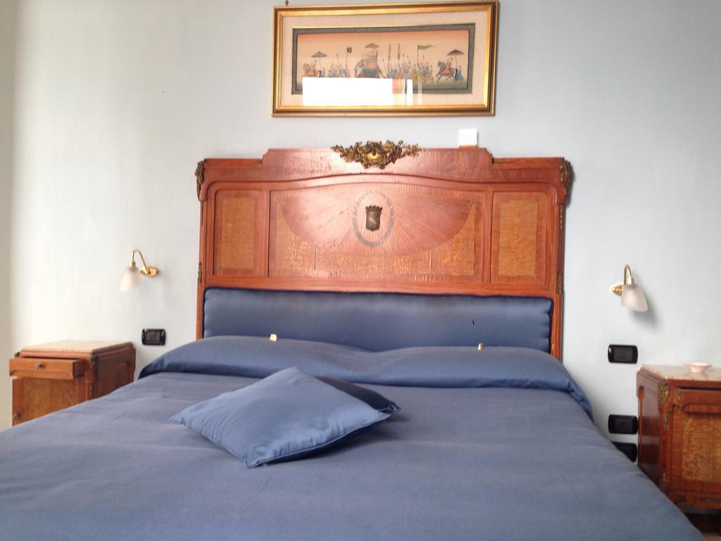 Bed and Breakfast La Dimora Dei Baroni Neapel Zimmer foto