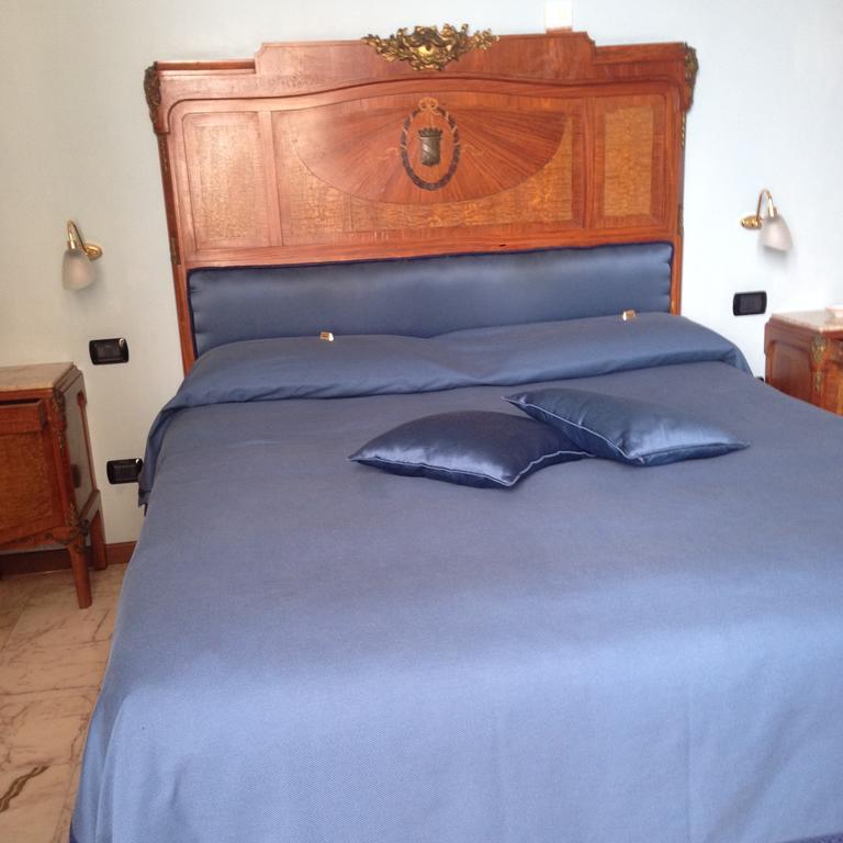 Bed and Breakfast La Dimora Dei Baroni Neapel Zimmer foto