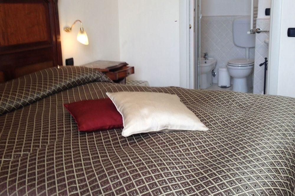 Bed and Breakfast La Dimora Dei Baroni Neapel Exterior foto